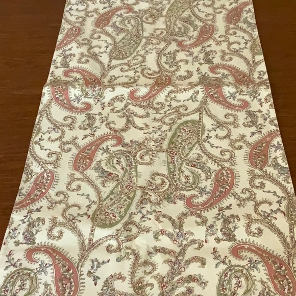 Pottery Barn Table Runner, Excellent Condition, Machine Washable - Picture 5 of 7